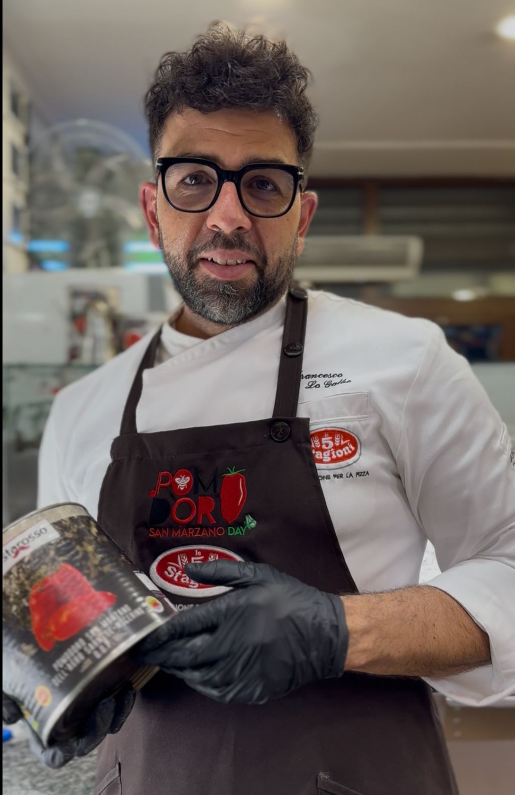 Francesco Lo Galbo con la sua pizza